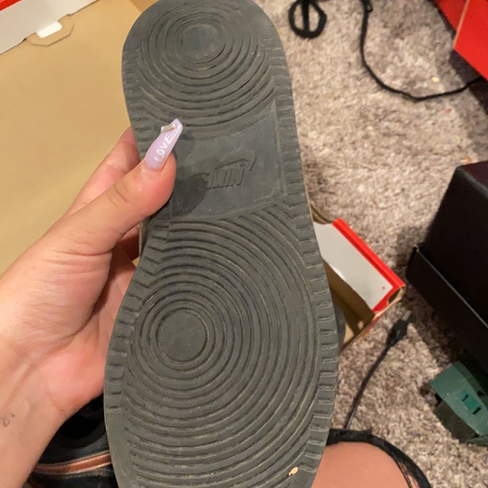 Nikes - Picture 5 of 6